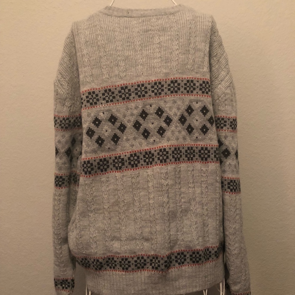Gray patterned winter sweater - Picture 4 of 5